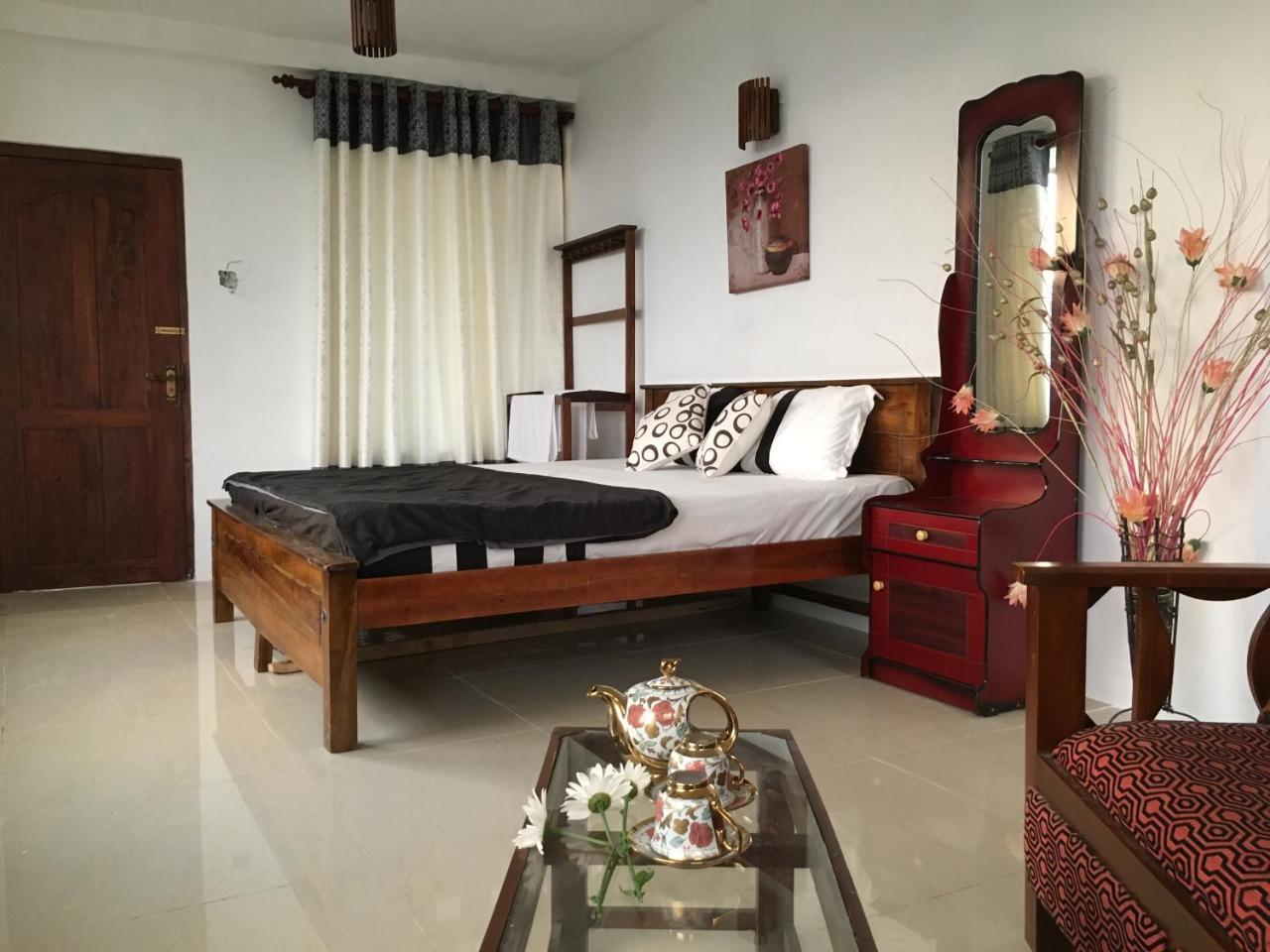 Bed and Breakfast Golden King Guest Нувара-Элия Экстерьер фото